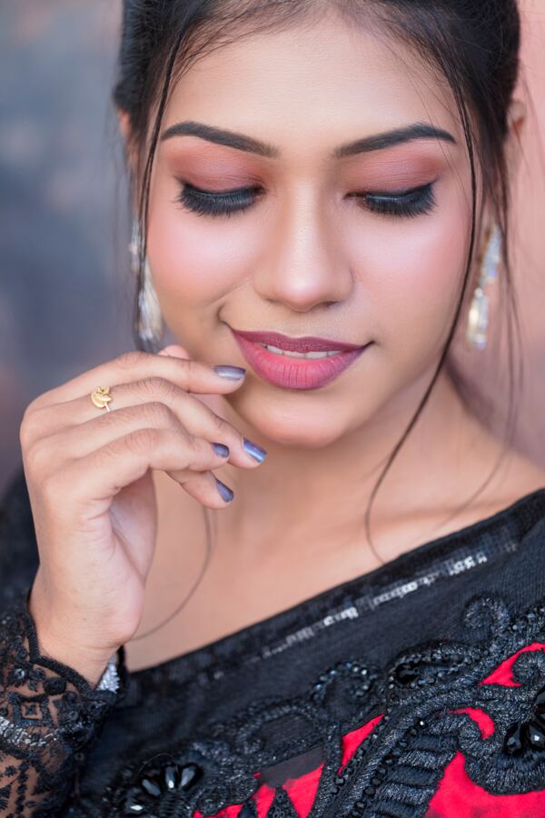 Glass skin makeup with dewy finish, Madurai