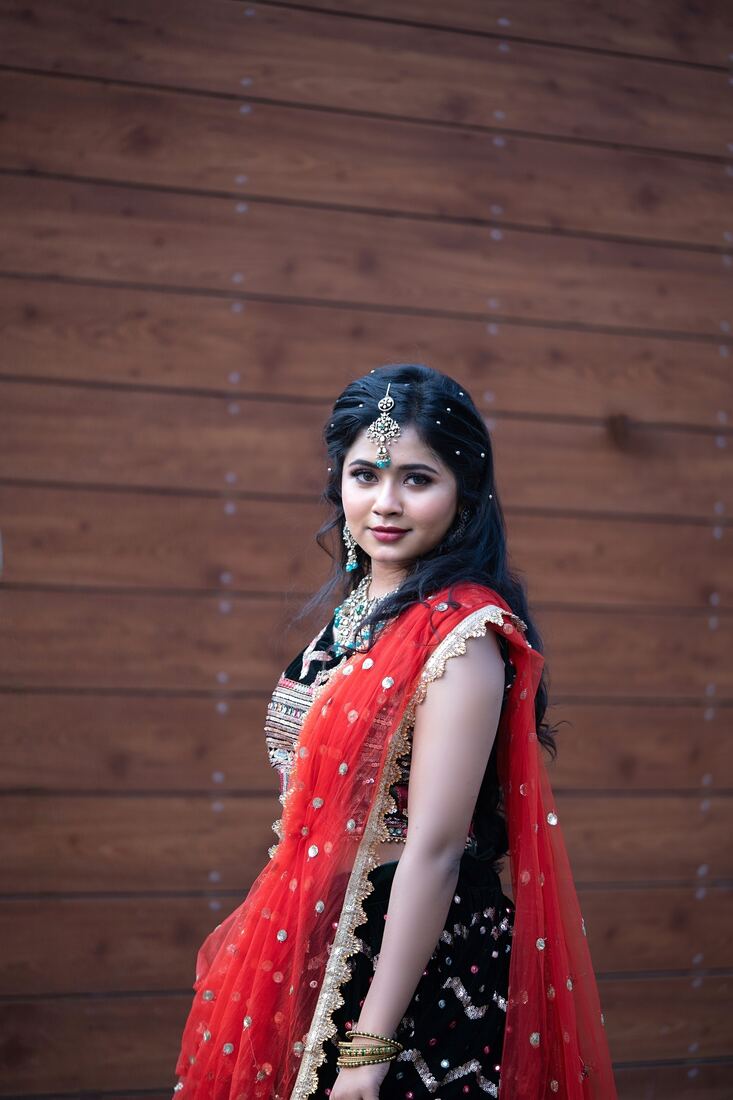 Bride in red dupatta wearing rubproof makeup in Madurai